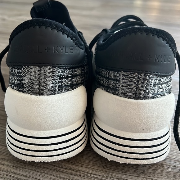 Kendall & Kylie sneakers size 7 - Picture 3 of 4